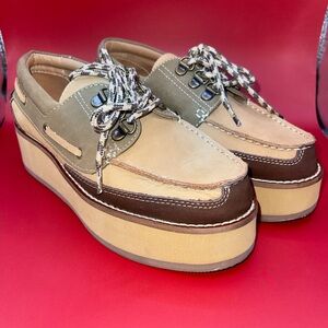 Steve Madden Benett Nubuck and Leather Platform Boat Shoes.